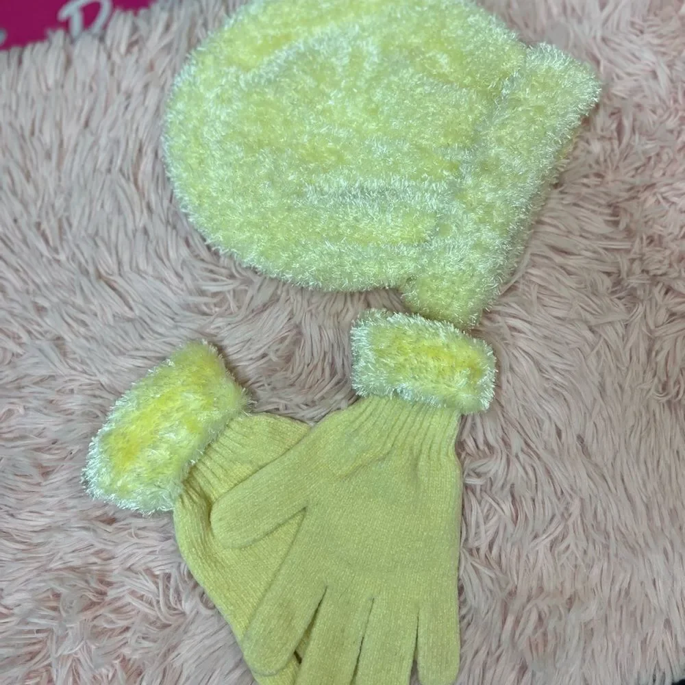 Beanie and gloves yellow